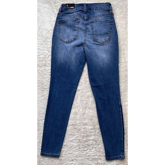 NWT Fashion Nova Stay In Line Mid Rise Skinny Jeans - Medium Wash, Size 5 - Picture 12 of 16